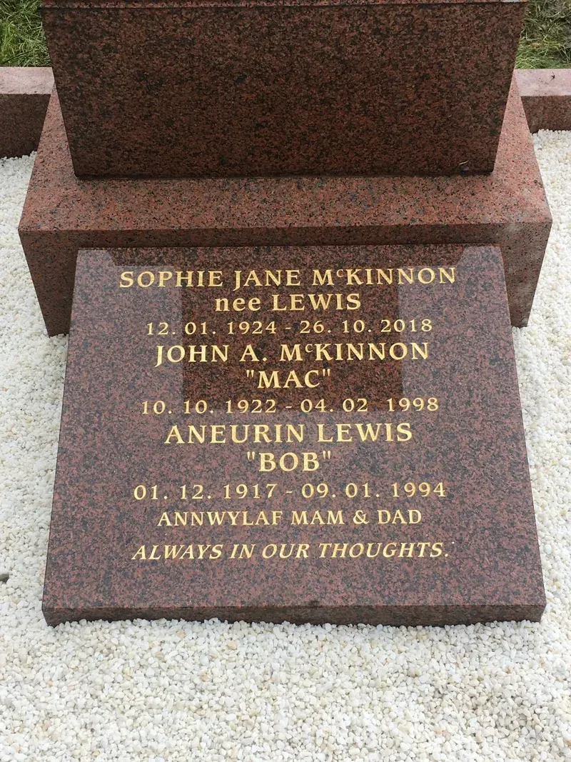 Rose granite full kerb set with a large inscription tablet and gold leaf lettering by FR Terrazzo